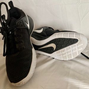 Nike volleyball shoes size: 8